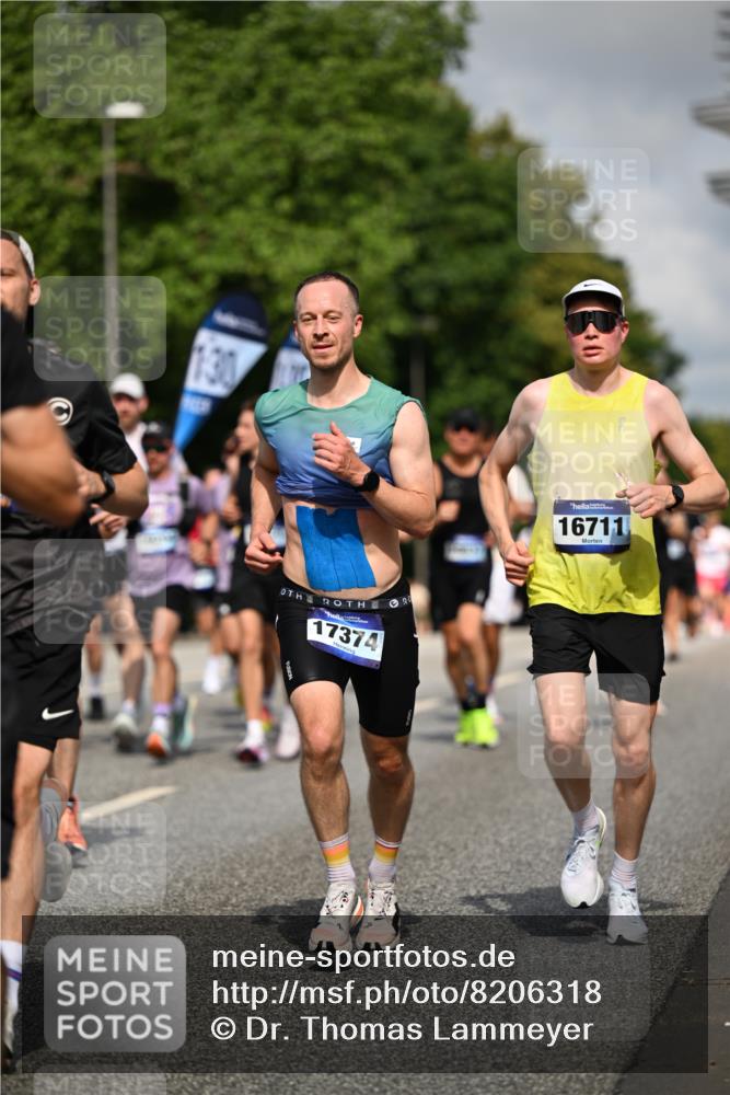 29.06.2025 - hella hamburg halbmarathon Dr. Thomas Lammeyer http://msf.ph/oto/8206318 29.06.2025 09:48:31 Kennedybrücke 1758, 1990, 2746, 3043, 4050, 5070, 5269, 5328, 5746, 5826, 6781, 7272, 7723, 8209, 8883, 9137, 9381, 9634, 10171, 10486, 11169, 11413 meine-sportfotos.de