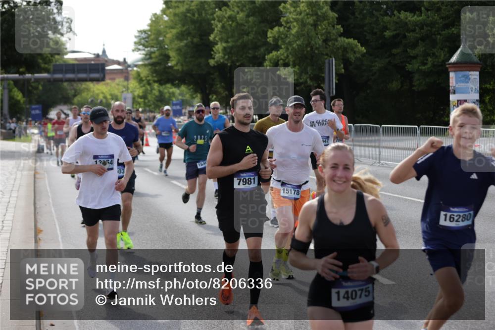29.06.2025 - hella hamburg halbmarathon Jannik Wohlers http://msf.ph/oto/8206336 29.06.2025 09:48:41 Lombardsbrücke 1571, 1600, 1603, 2044, 2707, 2797, 4062, 5124, 5889, 6037, 6047, 7310, 7482, 7743, 7981, 8002, 8358, 9640, 10369, 10451, 10738, 10877, 11106, 11177, 11423, 11447, 12088, 12091, 12168, 12739, 13064, 13137, 13190, 13372, 13755, 13900, 14075, 14603, 14820, 14905, 15161, 15178, 16280, 16400, 17078, 17097, 17489, 17612, 17723, 17792, 17916, 18004, 18062, 18614, 19004 meine-sportfotos.de