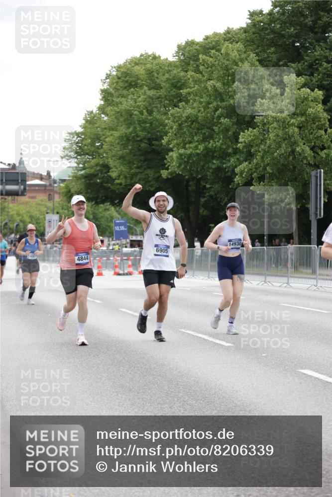 29.06.2025 - hella hamburg halbmarathon Jannik Wohlers http://msf.ph/oto/8206339 29.06.2025 10:26:02 Lombardsbrücke 1300, 3617, 4267, 4268, 4315, 4844, 6905, 7929, 8306, 8357, 8942, 11107, 12126, 12826, 12827, 13264, 14930, 15807, 17712, 18087 meine-sportfotos.de