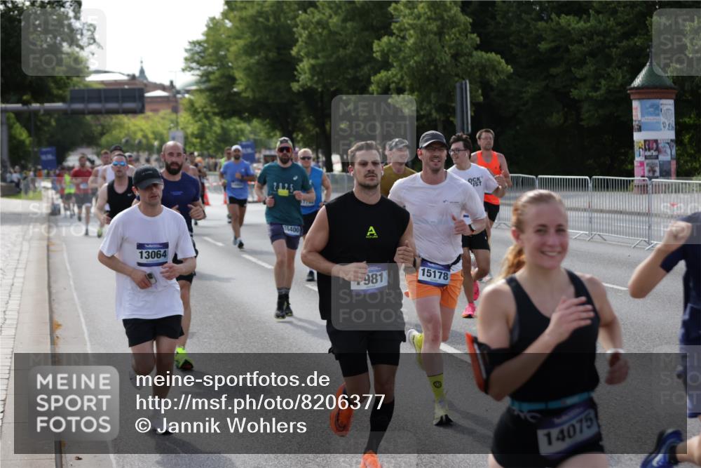 29.06.2025 - hella hamburg halbmarathon Jannik Wohlers http://msf.ph/oto/8206377 29.06.2025 09:48:41 Lombardsbrücke 1571, 1600, 1603, 2044, 2707, 2797, 4062, 5124, 5889, 6037, 6047, 7310, 7482, 7743, 7981, 8002, 8358, 9640, 10369, 10451, 10738, 10877, 11106, 11177, 11423, 11447, 12088, 12091, 12168, 12739, 13064, 13137, 13190, 13372, 13755, 13900, 14075, 14603, 14820, 14905, 15161, 15178, 16280, 16400, 17078, 17097, 17489, 17612, 17723, 17792, 17916, 18004, 18062, 18614, 19004 meine-sportfotos.de