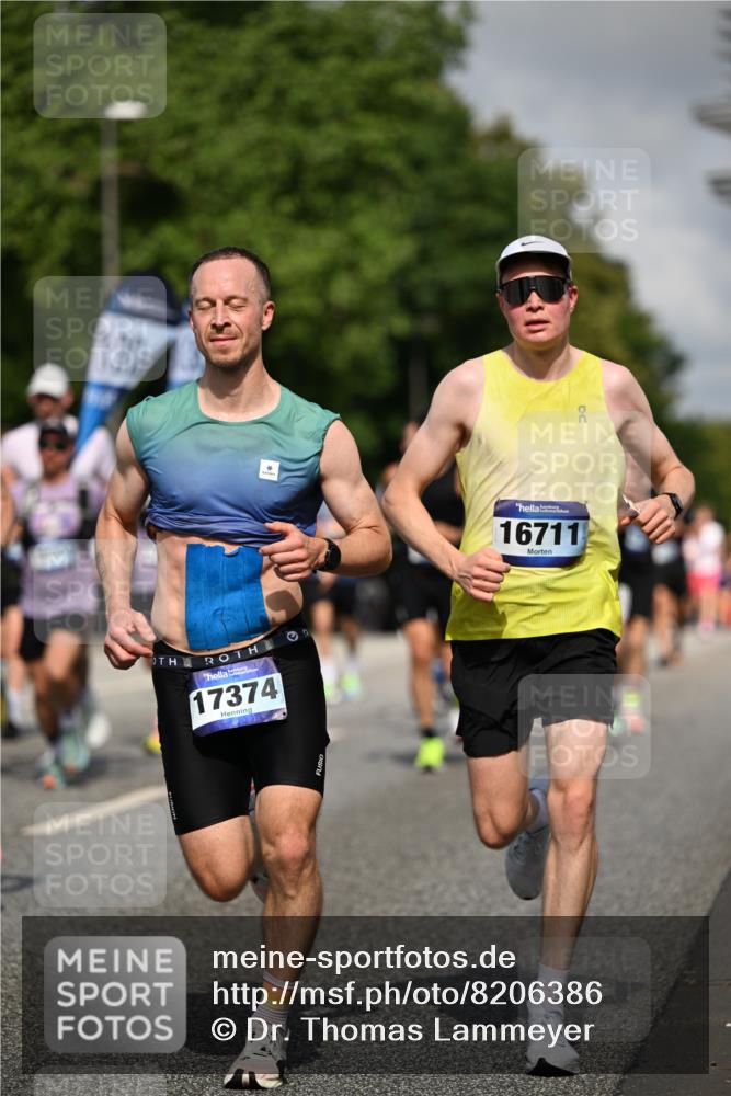 29.06.2025 - hella hamburg halbmarathon Dr. Thomas Lammeyer http://msf.ph/oto/8206386 29.06.2025 09:48:32 Kennedybrücke 1758, 1990, 2746, 3043, 4050, 4698, 5070, 5269, 5328, 5746, 5826, 6781, 7272, 7723, 8209, 8883, 9137, 9381, 9634, 10171, 10486, 11169, 11413 meine-sportfotos.de