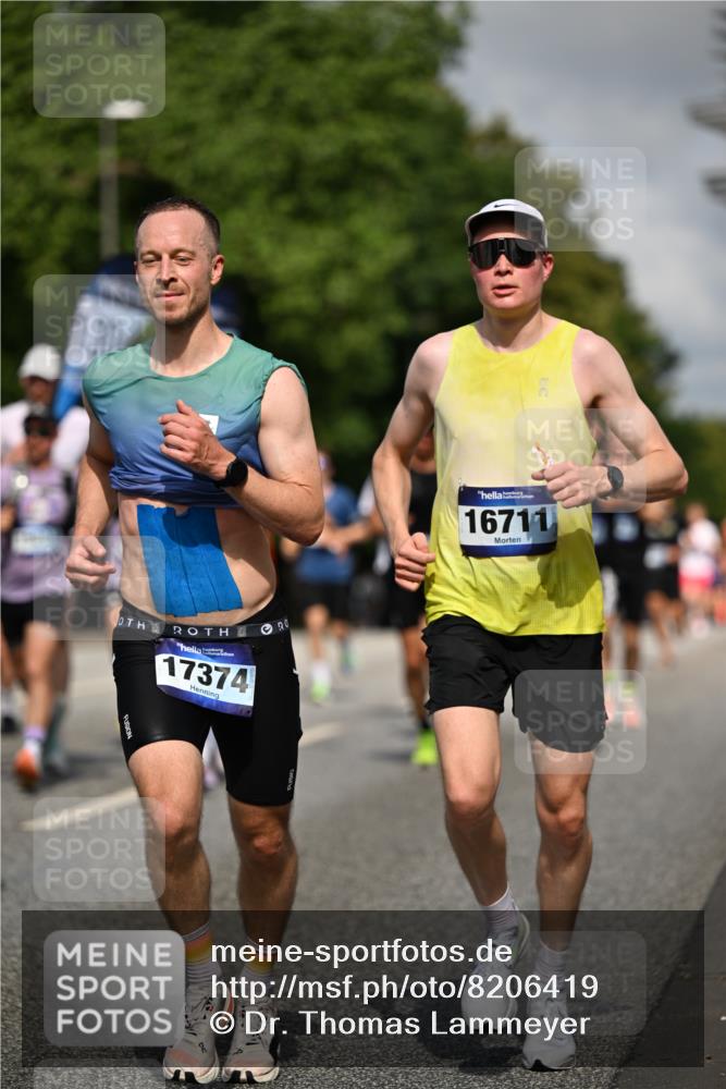 29.06.2025 - hella hamburg halbmarathon Dr. Thomas Lammeyer http://msf.ph/oto/8206419 29.06.2025 09:48:32 Kennedybrücke 1758, 1990, 2746, 3043, 4050, 4698, 5070, 5269, 5328, 5746, 5826, 6781, 7272, 7723, 8209, 8883, 9137, 9381, 9634, 10171, 10486, 11169, 11413 meine-sportfotos.de