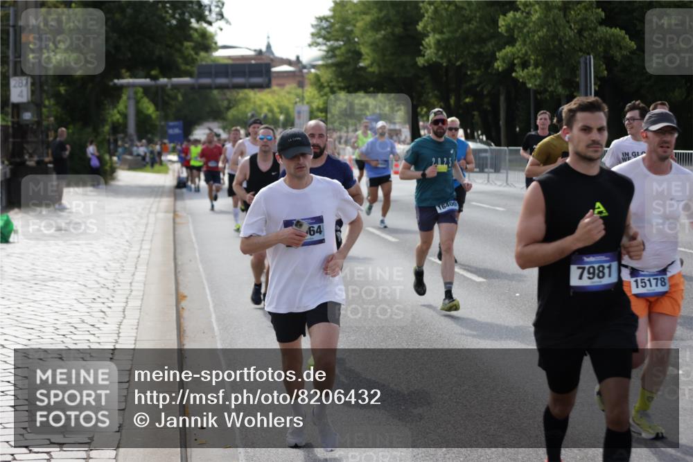 29.06.2025 - hella hamburg halbmarathon Jannik Wohlers http://msf.ph/oto/8206432 29.06.2025 09:48:41 Lombardsbrücke 1571, 1600, 1603, 2044, 2707, 2797, 4062, 5124, 5889, 6037, 6047, 7310, 7482, 7743, 7981, 8002, 8358, 9640, 10369, 10451, 10738, 10877, 11106, 11177, 11423, 11447, 12088, 12091, 12168, 12739, 13064, 13137, 13190, 13372, 13755, 13900, 14075, 14603, 14820, 14905, 15161, 15178, 16280, 16400, 17078, 17097, 17489, 17612, 17723, 17792, 17916, 18004, 18062, 18614, 19004 meine-sportfotos.de