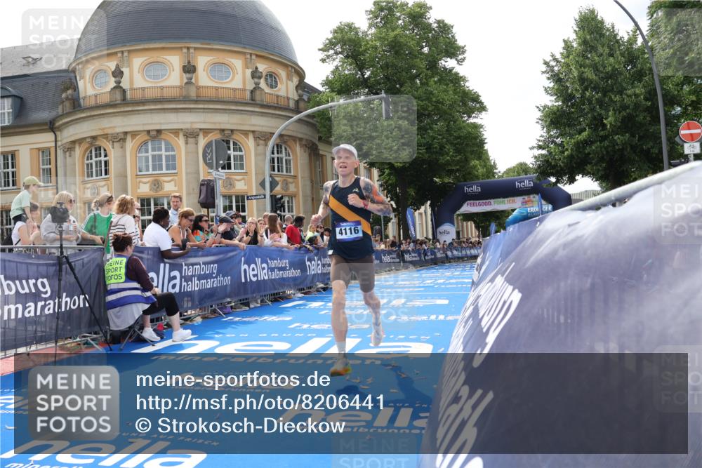 29.06.2025 - hella hamburg halbmarathon Strokosch-Dieckow http://msf.ph/oto/8206441 29.06.2025 10:17:09 Ziel 4116 meine-sportfotos.de