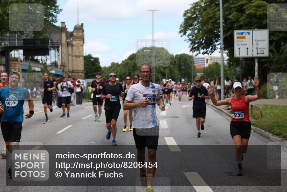 29.06.2025 - hella hamburg halbmarathon Yannick Fuchs http://msf.ph/oto/8206454 29.06.2025 11:22:48 20KM 1740, 1775, 2342, 2514, 2914, 3029, 3050, 3421, 3613, 4122, 4378, 4561, 4570, 4993, 5496, 5798, 5941, 5943, 6444, 7162, 7267, 7387, 7667, 7820, 8031, 8687, 8688, 8787, 9133, 9217, 9512, 9830, 10391, 10573, 10586, 11122, 11178, 12302, 12505, 13057, 13464, 13910, 14041, 14338, 14349, 14536, 14657, 14808, 15589, 15721, 15722, 16558, 16650, 17560, 17696, 17712, 17714, 18109, 18672, 19213 meine-sportfotos.de