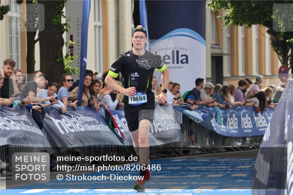 29.06.2025 - hella hamburg halbmarathon Strokosch-Dieckow http://msf.ph/oto/8206486 29.06.2025 10:17:21 Ziel 18694 meine-sportfotos.de