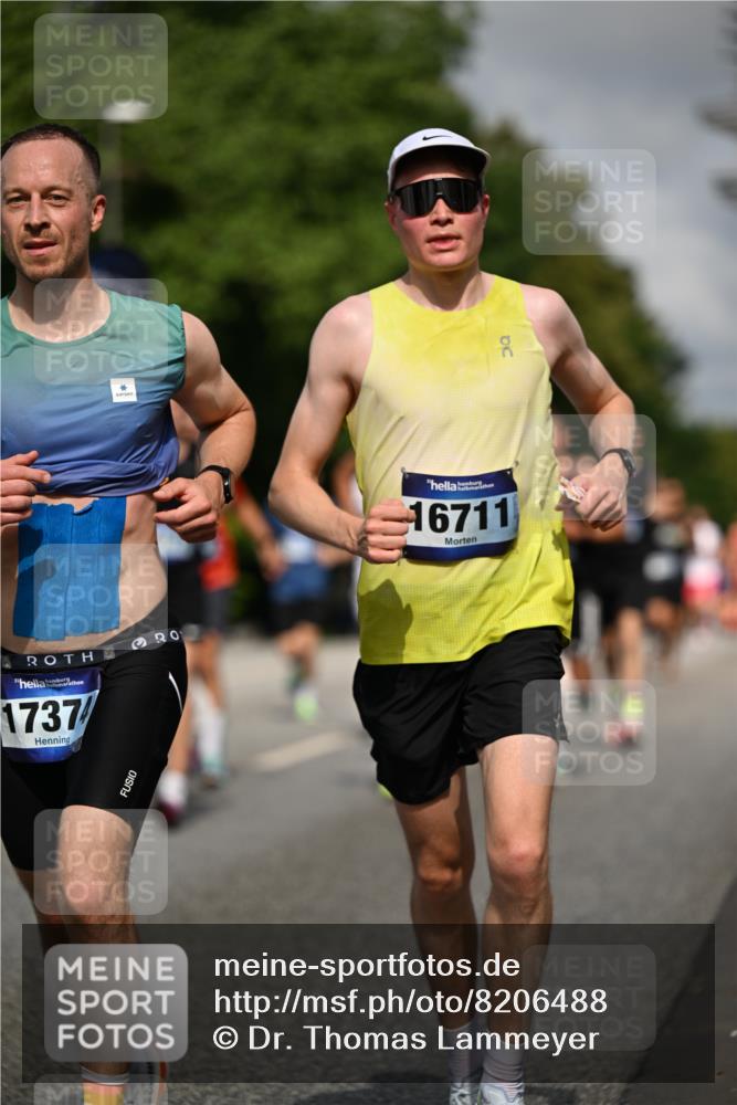29.06.2025 - hella hamburg halbmarathon Dr. Thomas Lammeyer http://msf.ph/oto/8206488 29.06.2025 09:48:33 Kennedybrücke 1758, 1990, 2746, 3043, 4050, 4698, 5070, 5269, 5328, 5746, 5826, 6781, 7272, 7723, 8209, 8883, 9137, 9381, 9634, 10171, 10486, 11169, 11413 meine-sportfotos.de