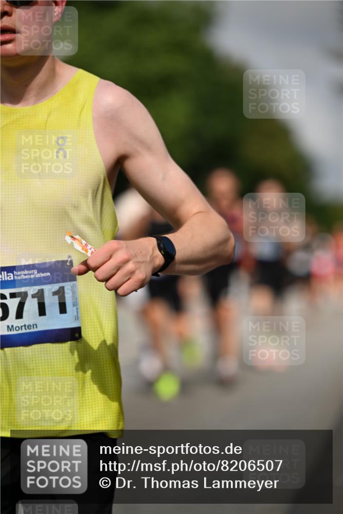 29.06.2025 - hella hamburg halbmarathon Dr. Thomas Lammeyer http://msf.ph/oto/8206507 29.06.2025 09:48:33 Kennedybrücke 1758, 1990, 2746, 3043, 4050, 4698, 5070, 5269, 5328, 5746, 5826, 6781, 7272, 7723, 8209, 8883, 9137, 9381, 9634, 10171, 10486, 11169, 11413 meine-sportfotos.de