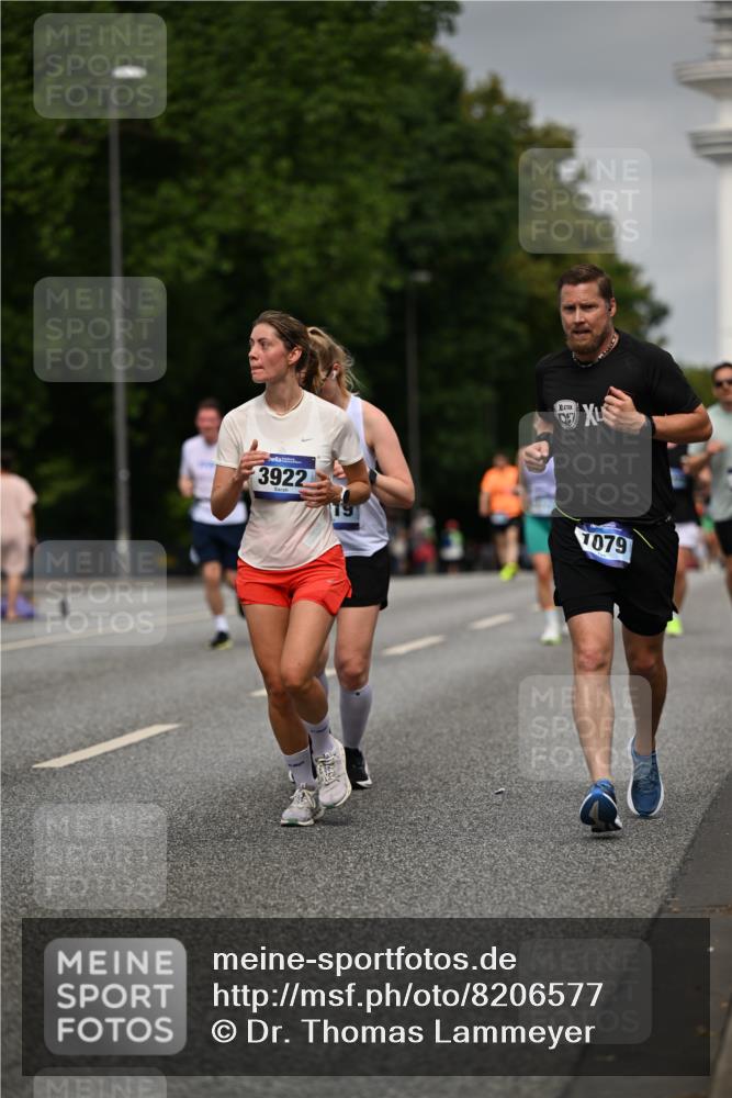 29.06.2025 - hella hamburg halbmarathon Dr. Thomas Lammeyer http://msf.ph/oto/8206577 29.06.2025 10:12:06 Kennedybrücke 1079, 1173, 1427, 2032, 3328, 3922, 4228, 4864, 5347, 5899, 6100, 7019, 7476, 9338 meine-sportfotos.de
