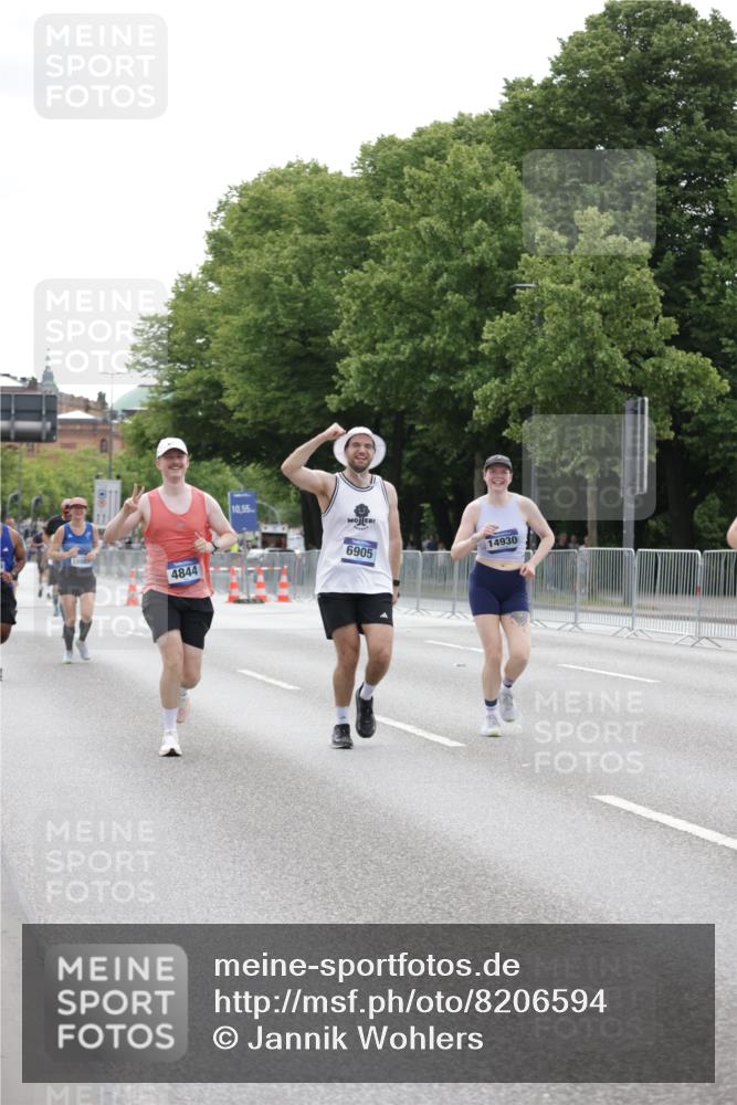 29.06.2025 - hella hamburg halbmarathon Jannik Wohlers http://msf.ph/oto/8206594 29.06.2025 10:26:03 Lombardsbrücke 1300, 3617, 4267, 4268, 4315, 4844, 6905, 7929, 8357, 8942, 11107, 12126, 12826, 12827, 13264, 14930, 15807, 17712, 18087 meine-sportfotos.de