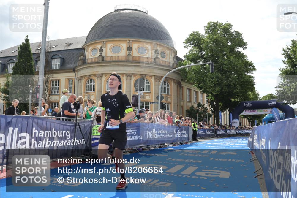 29.06.2025 - hella hamburg halbmarathon Strokosch-Dieckow http://msf.ph/oto/8206664 29.06.2025 10:17:24 Ziel 18694 meine-sportfotos.de
