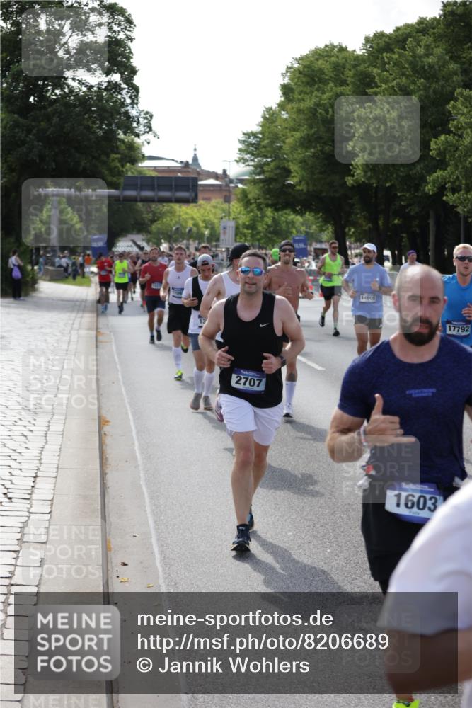 29.06.2025 - hella hamburg halbmarathon Jannik Wohlers http://msf.ph/oto/8206689 29.06.2025 09:48:43 Lombardsbrücke 1571, 1600, 1603, 2044, 2707, 2797, 4062, 5050, 5124, 5889, 6037, 6047, 6771, 7109, 7310, 7482, 7743, 7981, 8002, 8358, 9640, 10369, 10451, 10877, 11106, 11177, 11423, 11447, 12088, 12091, 12168, 12739, 13064, 13137, 13158, 13190, 13372, 13755, 13900, 14075, 14311, 14603, 14905, 15161, 15178, 16280, 16400, 17078, 17097, 17489, 17612, 17723, 17792, 17916, 18062, 18614, 19004 meine-sportfotos.de