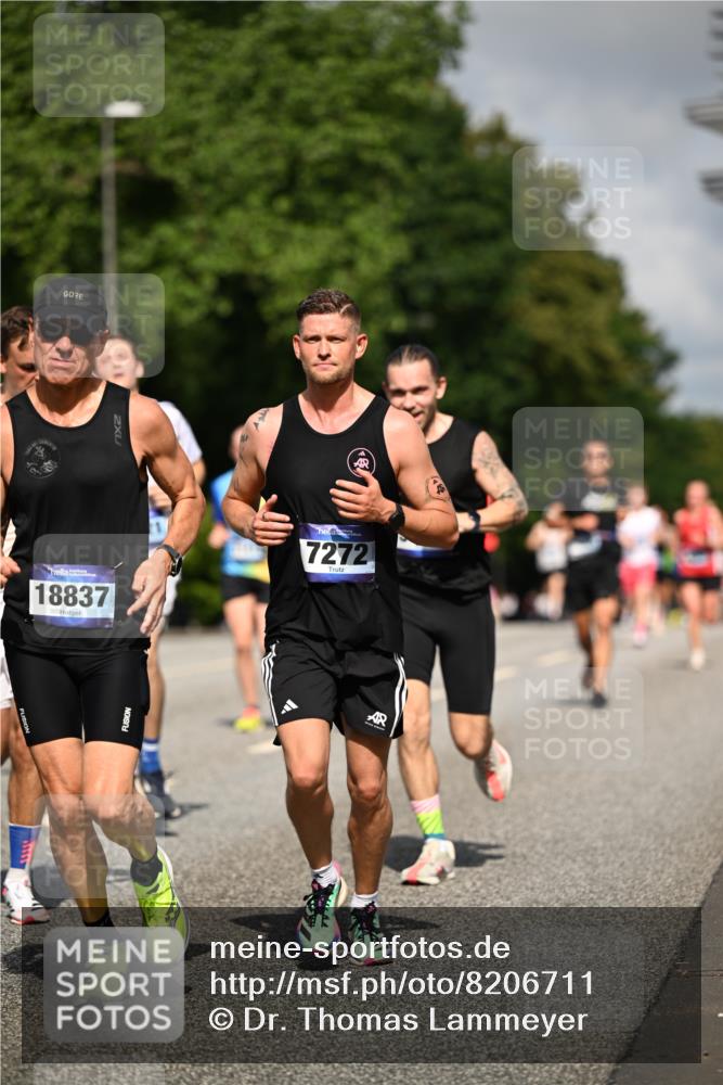 29.06.2025 - hella hamburg halbmarathon Dr. Thomas Lammeyer http://msf.ph/oto/8206711 29.06.2025 09:48:35 Kennedybrücke 1758, 1990, 2689, 2746, 3043, 4050, 4679, 4698, 5070, 5269, 5328, 5746, 5826, 6358, 6781, 7272, 7481, 7723, 8209, 8883, 9137, 9381, 9634, 10017, 10171, 10486, 11169, 11413 meine-sportfotos.de