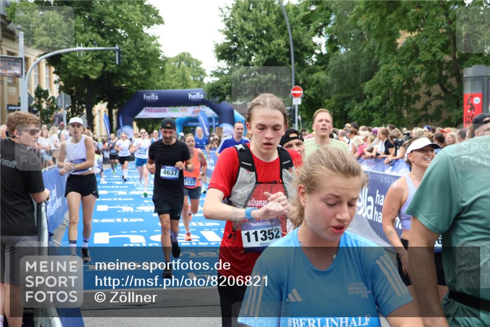 29.06.2025 - hella hamburg halbmarathon Zöllner http://msf.ph/oto/8206821 29.06.2025 11:19:15 Ziel 1137, 4637, 7553, 8281, 9688, 10320, 10602, 12741, 13448, 14236, 14353, 14593, 15182, 16168, 16445, 17049 meine-sportfotos.de
