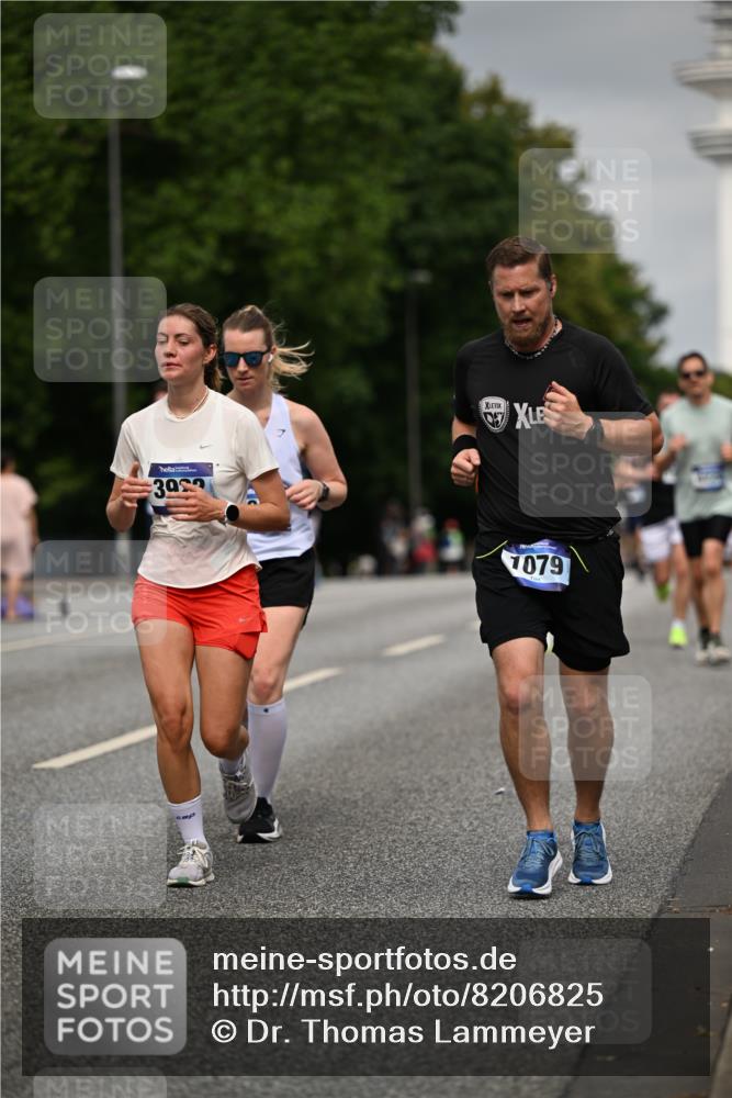 29.06.2025 - hella hamburg halbmarathon Dr. Thomas Lammeyer http://msf.ph/oto/8206825 29.06.2025 10:12:06 Kennedybrücke 1079, 1173, 1427, 2032, 3328, 3922, 4228, 4864, 5347, 5899, 6100, 7019, 7476, 9338 meine-sportfotos.de