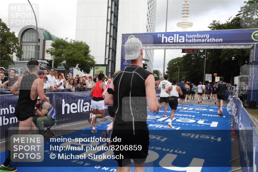 29.06.2025 - hella hamburg halbmarathon Michael Strokosch http://msf.ph/oto/8206859 29.06.2025 10:45:14 Ziel 2270, 3917, 4997, 6054, 6375, 6575, 6819, 7087, 9302, 9710, 10313, 13919, 15365, 15651, 16685, 16689, 17120, 17960, 18346, 18718 meine-sportfotos.de