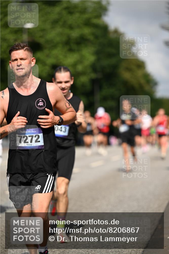 29.06.2025 - hella hamburg halbmarathon Dr. Thomas Lammeyer http://msf.ph/oto/8206867 29.06.2025 09:48:36 Kennedybrücke 1758, 1990, 2689, 2746, 3043, 4050, 4679, 4698, 4749, 5070, 5269, 5328, 5746, 5826, 6358, 6781, 7272, 7481, 7723, 8209, 8883, 9137, 9381, 9634, 10017, 10171, 10486, 11169, 11413 meine-sportfotos.de