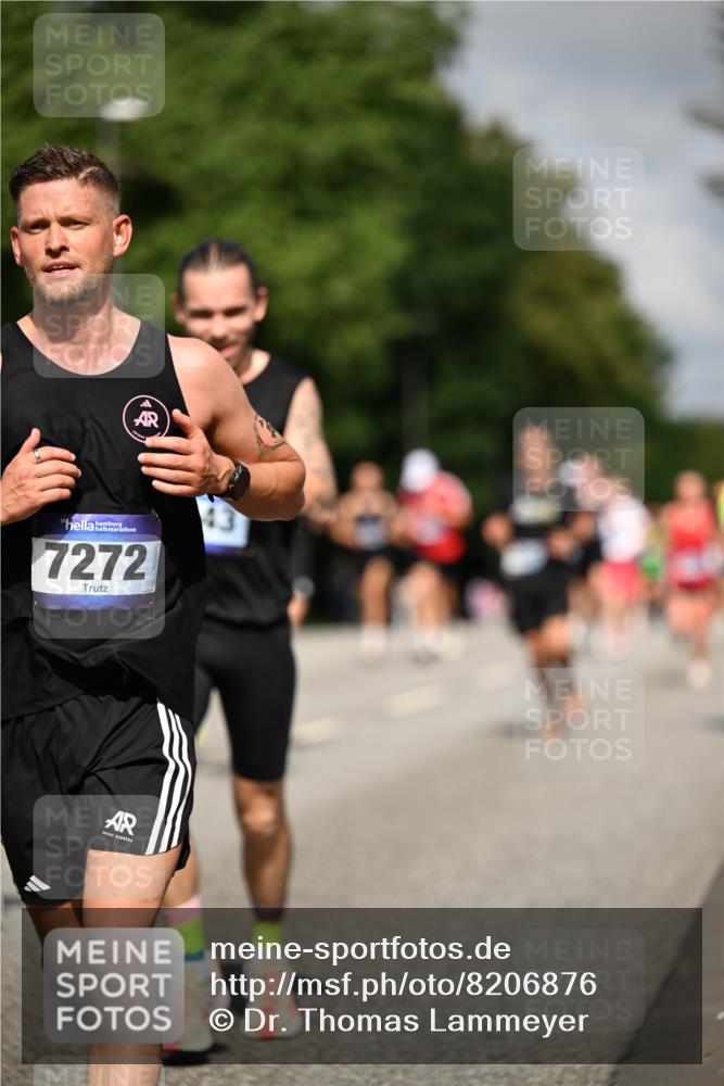 29.06.2025 - hella hamburg halbmarathon Dr. Thomas Lammeyer http://msf.ph/oto/8206876 29.06.2025 09:48:36 Kennedybrücke 1758, 1990, 2689, 2746, 3043, 4050, 4679, 4698, 4749, 5070, 5269, 5328, 5746, 5826, 6358, 6781, 7272, 7481, 7723, 8209, 8883, 9137, 9381, 9634, 10017, 10171, 10486, 11169, 11413 meine-sportfotos.de