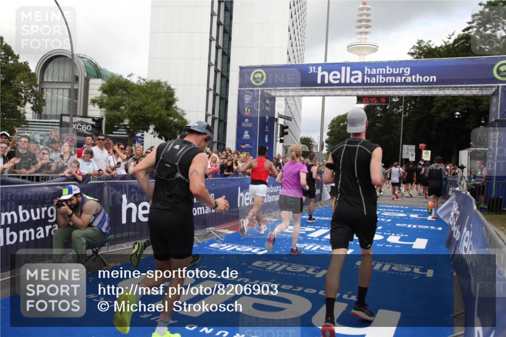 29.06.2025 - hella hamburg halbmarathon Michael Strokosch http://msf.ph/oto/8206903 29.06.2025 10:45:15 Ziel 2270, 4997, 6054, 6375, 6575, 6819, 7087, 9302, 10313, 12783, 15365, 15636, 15651, 15760, 16513, 16685, 16689, 17120, 17960, 18346, 18718 meine-sportfotos.de