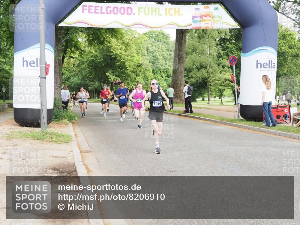 29.06.2025 - hella hamburg halbmarathon MichiJ http://msf.ph/oto/8206910 29.06.2025 10:22:36 Zwischen KM18-KM19 1910, 4602, 11745, 16755, 16931 meine-sportfotos.de