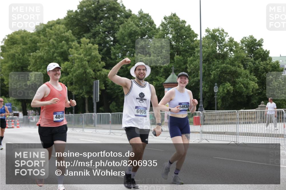 29.06.2025 - hella hamburg halbmarathon Jannik Wohlers http://msf.ph/oto/8206935 29.06.2025 10:26:06 Lombardsbrücke 1300, 2643, 4267, 4268, 4315, 4844, 6905, 7929, 8079, 8357, 8942, 11270, 12126, 13264, 14930, 15807, 17712, 18087 meine-sportfotos.de