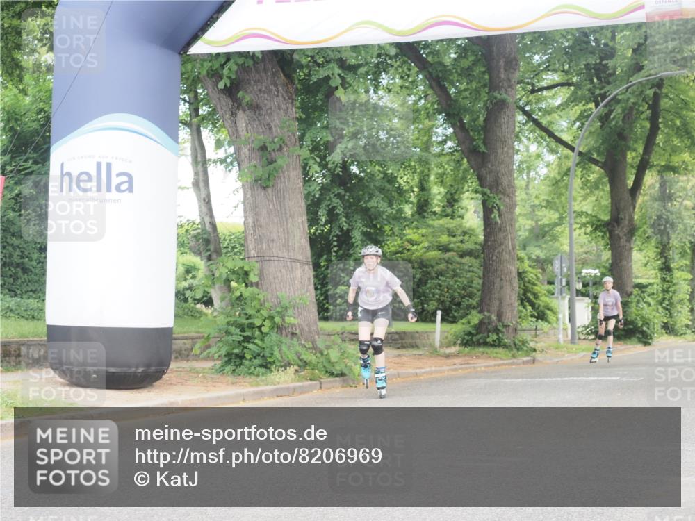 29.06.2025 - hella hamburg halbmarathon KatJ http://msf.ph/oto/8206969 29.06.2025 09:32:49 Zwischen KM18-KM19  meine-sportfotos.de