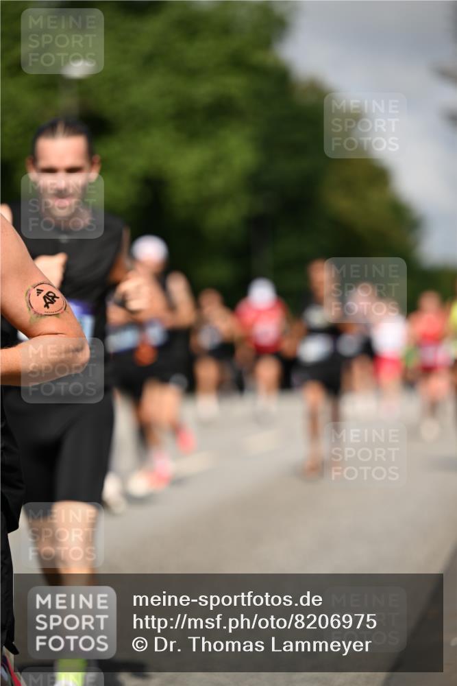 29.06.2025 - hella hamburg halbmarathon Dr. Thomas Lammeyer http://msf.ph/oto/8206975 29.06.2025 09:48:37 Kennedybrücke 1758, 1990, 2689, 2746, 3043, 4050, 4679, 4698, 4749, 5070, 5328, 5746, 5826, 6358, 6781, 7272, 7481, 7723, 8209, 8883, 9137, 9381, 9634, 10017, 10171, 10486, 11169, 11413 meine-sportfotos.de