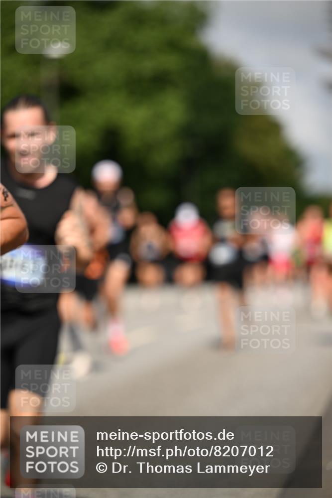 29.06.2025 - hella hamburg halbmarathon Dr. Thomas Lammeyer http://msf.ph/oto/8207012 29.06.2025 09:48:37 Kennedybrücke 1758, 1990, 2689, 2746, 3043, 4050, 4679, 4698, 4749, 5070, 5328, 5746, 5826, 6358, 6781, 7272, 7481, 7723, 8209, 8883, 9137, 9381, 9634, 10017, 10171, 10486, 11169, 11413 meine-sportfotos.de