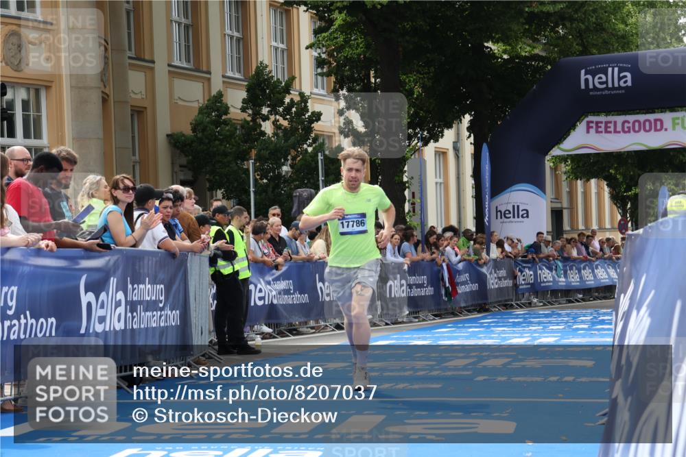 29.06.2025 - hella hamburg halbmarathon Strokosch-Dieckow http://msf.ph/oto/8207037 29.06.2025 10:18:10 Ziel 17786 meine-sportfotos.de