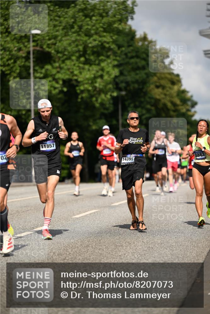 29.06.2025 - hella hamburg halbmarathon Dr. Thomas Lammeyer http://msf.ph/oto/8207073 29.06.2025 09:48:38 Kennedybrücke 1758, 1990, 2689, 2746, 3043, 4050, 4129, 4679, 4698, 4749, 5070, 5328, 5746, 5826, 6358, 6781, 7272, 7481, 7723, 8209, 8883, 9137, 9381, 9634, 10017, 10171, 11169, 11413 meine-sportfotos.de