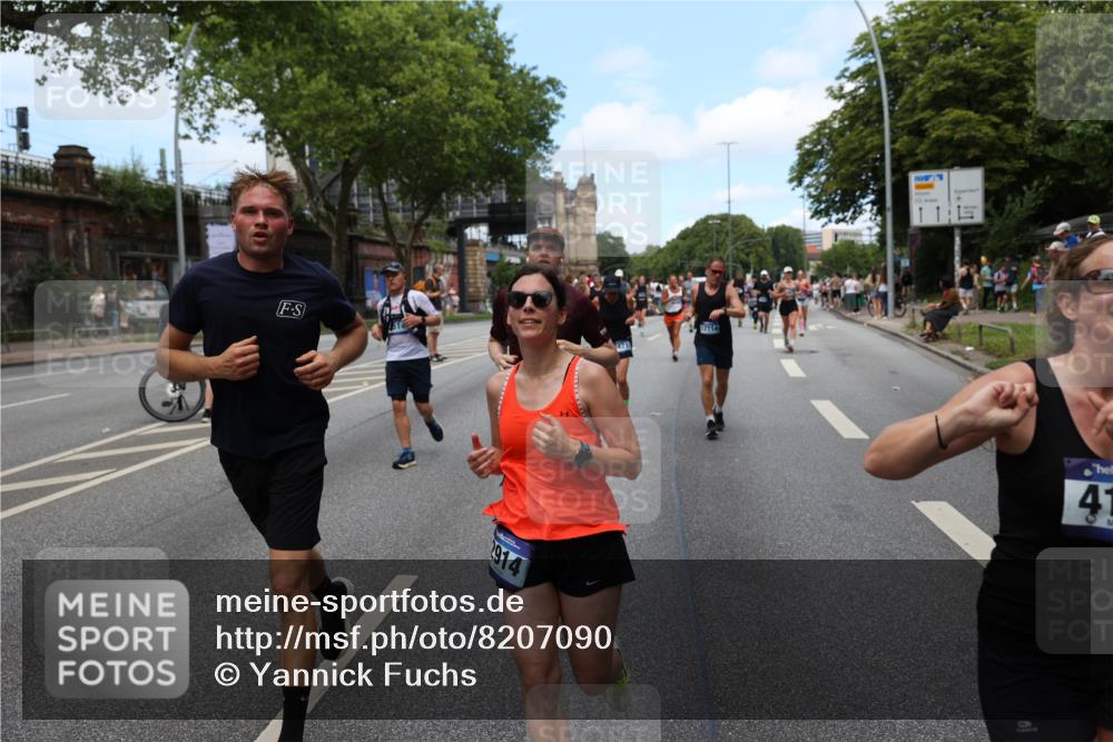 29.06.2025 - hella hamburg halbmarathon Yannick Fuchs http://msf.ph/oto/8207090 29.06.2025 11:22:52 20KM 1740, 1775, 2342, 2514, 2914, 3029, 3050, 3421, 3600, 3601, 4122, 4378, 4561, 4993, 5496, 5941, 5943, 6444, 7162, 7267, 7387, 7667, 7820, 8031, 8687, 8688, 9133, 9217, 10391, 10573, 10586, 11122, 11178, 12302, 12505, 12758, 13464, 13910, 14349, 14536, 14657, 14808, 15589, 15721, 15722, 16659, 17560, 17696, 17714, 18109, 18672, 19213 meine-sportfotos.de