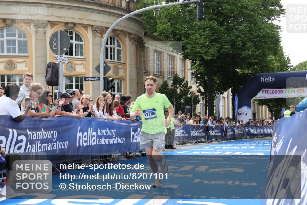 29.06.2025 - hella hamburg halbmarathon Strokosch-Dieckow http://msf.ph/oto/8207101 29.06.2025 10:18:12 Ziel 17786 meine-sportfotos.de