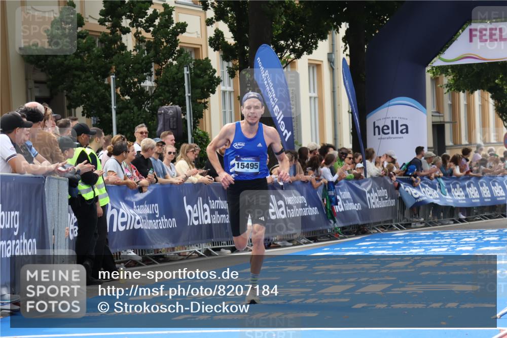 29.06.2025 - hella hamburg halbmarathon Strokosch-Dieckow http://msf.ph/oto/8207184 29.06.2025 10:18:44 Ziel 6380, 15495 meine-sportfotos.de