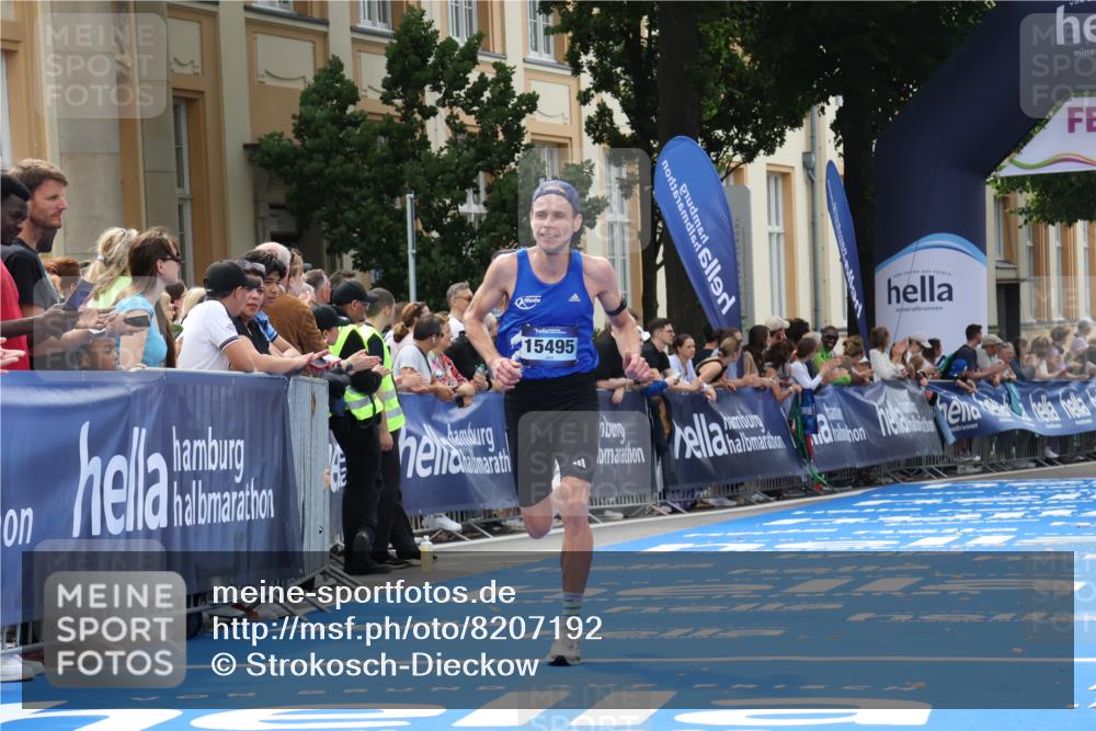 29.06.2025 - hella hamburg halbmarathon Strokosch-Dieckow http://msf.ph/oto/8207192 29.06.2025 10:18:44 Ziel 6380, 15495 meine-sportfotos.de