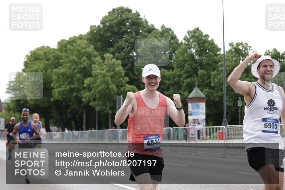 29.06.2025 - hella hamburg halbmarathon Jannik Wohlers http://msf.ph/oto/8207197 29.06.2025 10:26:07 Lombardsbrücke 1300, 2643, 4267, 4844, 6905, 7929, 8079, 8357, 8942, 11270, 12126, 13264, 14930, 15807, 17675, 17712, 18087 meine-sportfotos.de