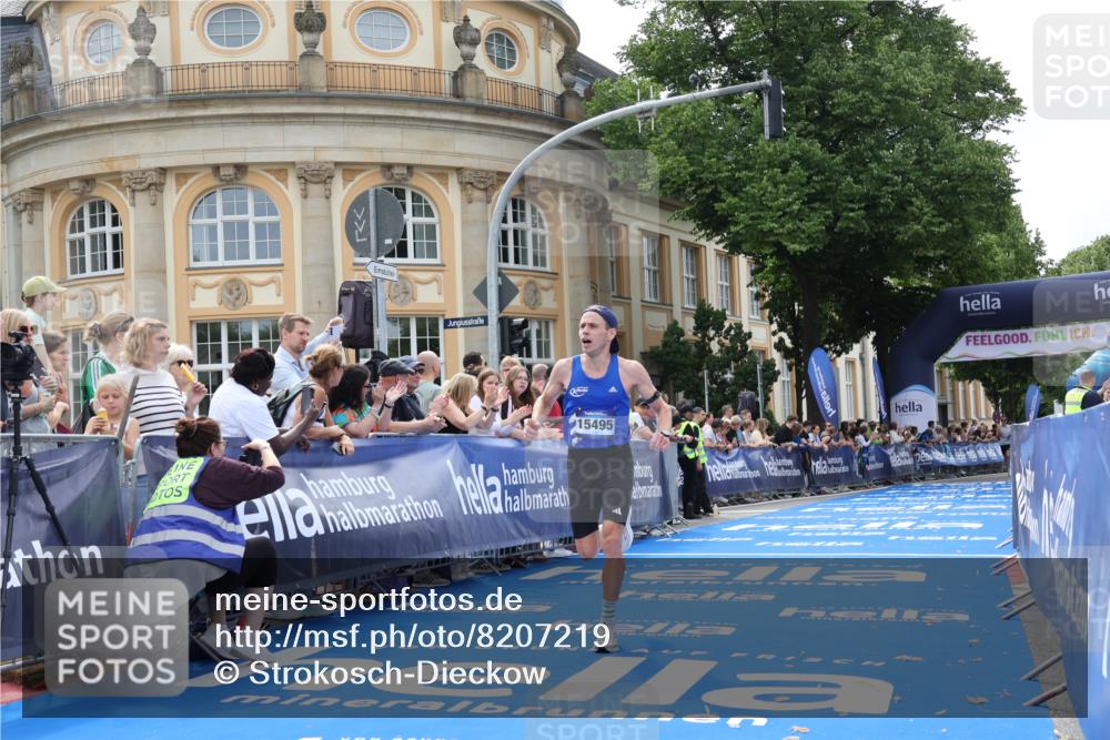 29.06.2025 - hella hamburg halbmarathon Strokosch-Dieckow http://msf.ph/oto/8207219 29.06.2025 10:18:46 Ziel 6380, 11342, 15495 meine-sportfotos.de