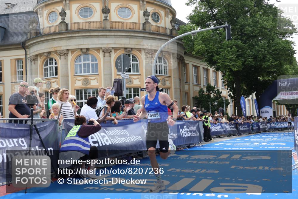 29.06.2025 - hella hamburg halbmarathon Strokosch-Dieckow http://msf.ph/oto/8207236 29.06.2025 10:18:46 Ziel 6380, 11342, 15495 meine-sportfotos.de
