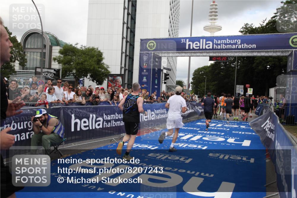 29.06.2025 - hella hamburg halbmarathon Michael Strokosch http://msf.ph/oto/8207243 29.06.2025 10:45:19 Ziel 2188, 6054, 6375, 6575, 6819, 7087, 10064, 12783, 15563, 15636, 15651, 15741, 15760, 16513, 17120, 17960, 18346, 18718 meine-sportfotos.de