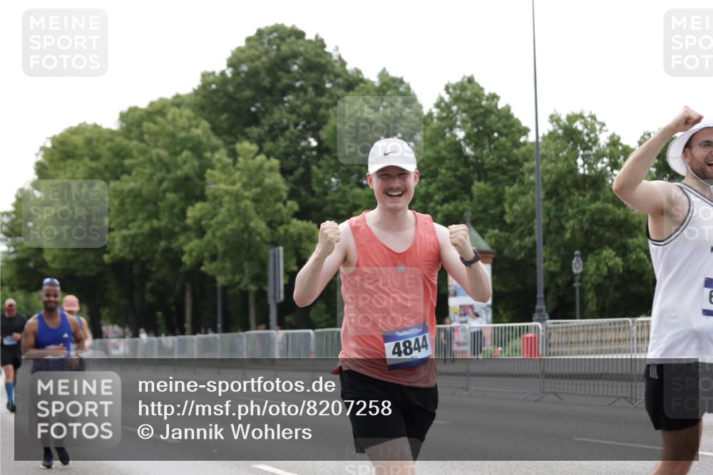 29.06.2025 - hella hamburg halbmarathon Jannik Wohlers http://msf.ph/oto/8207258 29.06.2025 10:26:07 Lombardsbrücke 1300, 2643, 4267, 4844, 6905, 7929, 8079, 8357, 8942, 11270, 12126, 13264, 14930, 15807, 17675, 17712, 18087 meine-sportfotos.de