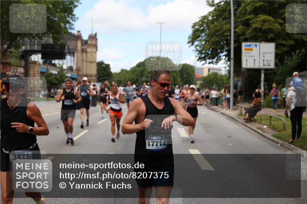 29.06.2025 - hella hamburg halbmarathon Yannick Fuchs http://msf.ph/oto/8207375 29.06.2025 11:22:54 20KM 1740, 1775, 2342, 2514, 2914, 3029, 3050, 3421, 3600, 3601, 4122, 4378, 4561, 4993, 5658, 5941, 5943, 6444, 6787, 7267, 7387, 7820, 8031, 8687, 8688, 9133, 9217, 10391, 10573, 10586, 11122, 11178, 12302, 12505, 12758, 13045, 13464, 14349, 14536, 14657, 14808, 15589, 15721, 15722, 16659, 17560, 17696, 17714, 18109, 18672, 19213 meine-sportfotos.de
