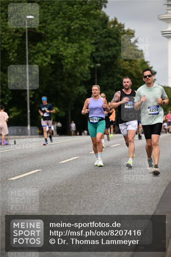 29.06.2025 - hella hamburg halbmarathon Dr. Thomas Lammeyer http://msf.ph/oto/8207416 29.06.2025 10:12:09 Kennedybrücke 1079, 1173, 1427, 2032, 3328, 3922, 4228, 4864, 5347, 6100, 7019, 7476, 9071, 9338 meine-sportfotos.de
