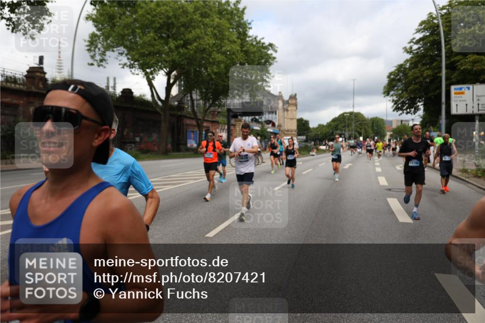 29.06.2025 - hella hamburg halbmarathon Yannick Fuchs http://msf.ph/oto/8207421 29.06.2025 10:44:56 20KM 1461, 1466, 1750, 1817, 2207, 2540, 2880, 3654, 4077, 4816, 5018, 5115, 6027, 6712, 7052, 7134, 7369, 7397, 7583, 7930, 7932, 8117, 8205, 8261, 8819, 9057, 10215, 11214, 11422, 12016, 12778, 12949, 13008, 13687, 13701, 13808, 13875, 14034, 14125, 14626, 15362, 15395, 15720, 16285, 16291, 17129, 17179, 17221, 17384, 17823, 18006, 18182, 18394, 18413, 18489 meine-sportfotos.de