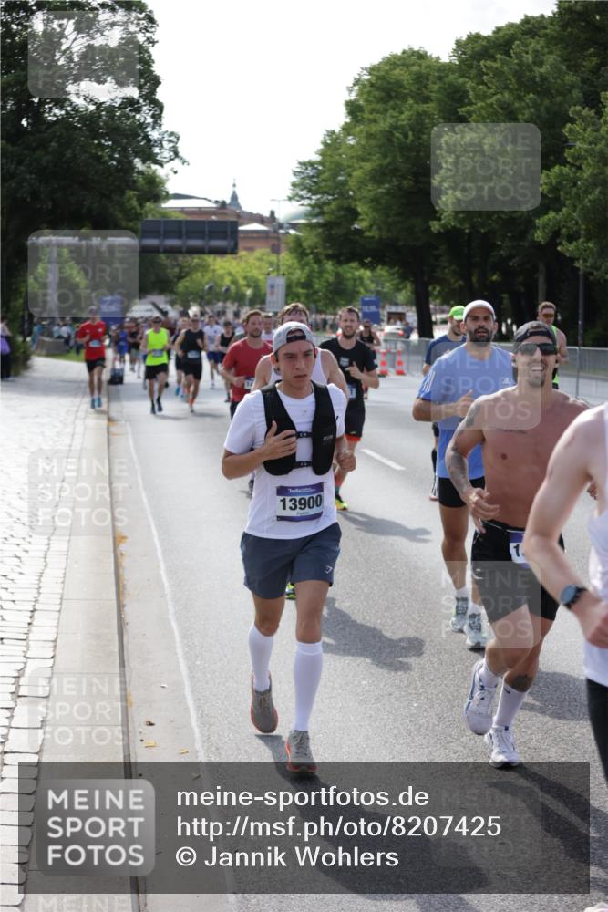 29.06.2025 - hella hamburg halbmarathon Jannik Wohlers http://msf.ph/oto/8207425 29.06.2025 09:48:45 Lombardsbrücke 1571, 1600, 1603, 2044, 2707, 2797, 5050, 5889, 6037, 6047, 6149, 6771, 7109, 7310, 7482, 7743, 7981, 8002, 8358, 9640, 10369, 10451, 10877, 11106, 11177, 11423, 11447, 11952, 12088, 12091, 12168, 12739, 13064, 13158, 13190, 13755, 13900, 14075, 14311, 14603, 14905, 15178, 16280, 16400, 17097, 17489, 17612, 17723, 17792, 17916, 18062, 18614, 19004 meine-sportfotos.de