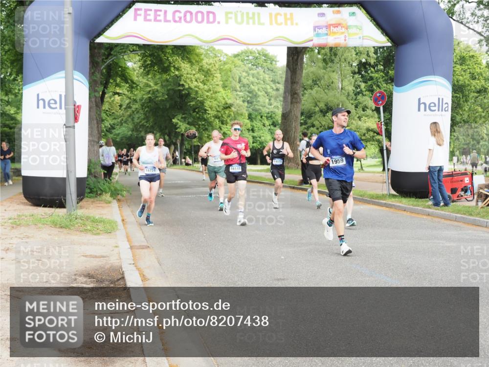 29.06.2025 - hella hamburg halbmarathon MichiJ http://msf.ph/oto/8207438 29.06.2025 10:22:39 Zwischen KM18-KM19 1910, 1959, 2836, 8956, 16148, 16724, 16755 meine-sportfotos.de
