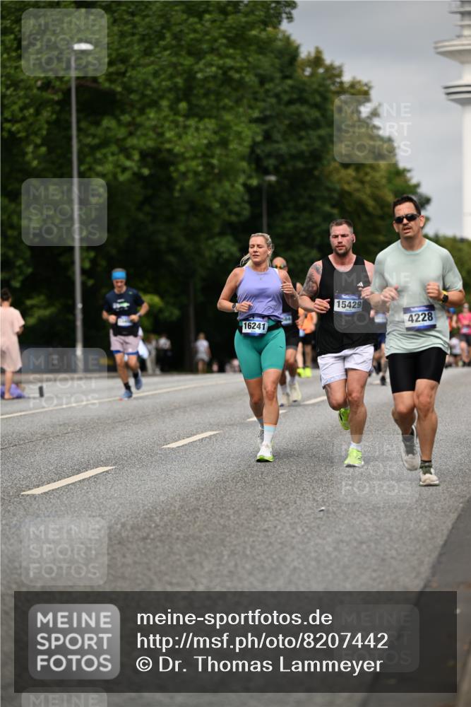 29.06.2025 - hella hamburg halbmarathon Dr. Thomas Lammeyer http://msf.ph/oto/8207442 29.06.2025 10:12:09 Kennedybrücke 1079, 1173, 1427, 2032, 3328, 3922, 4228, 4864, 5347, 6100, 7019, 7476, 9071, 9338 meine-sportfotos.de