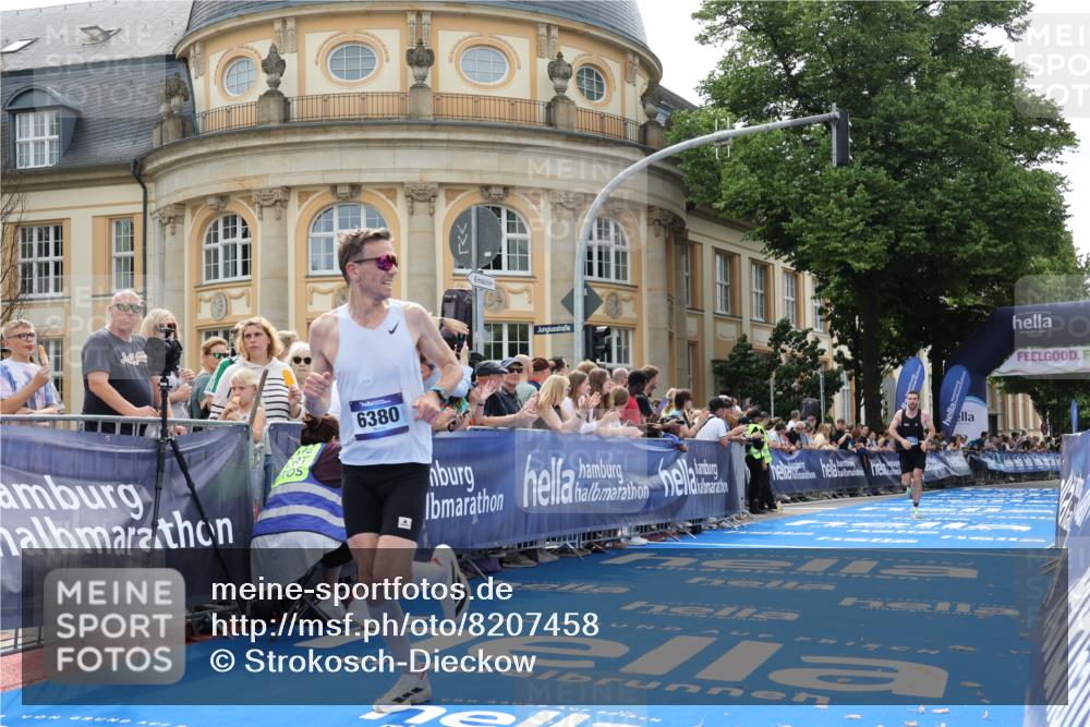 29.06.2025 - hella hamburg halbmarathon Strokosch-Dieckow http://msf.ph/oto/8207458 29.06.2025 10:18:55 Ziel 6380, 11342 meine-sportfotos.de