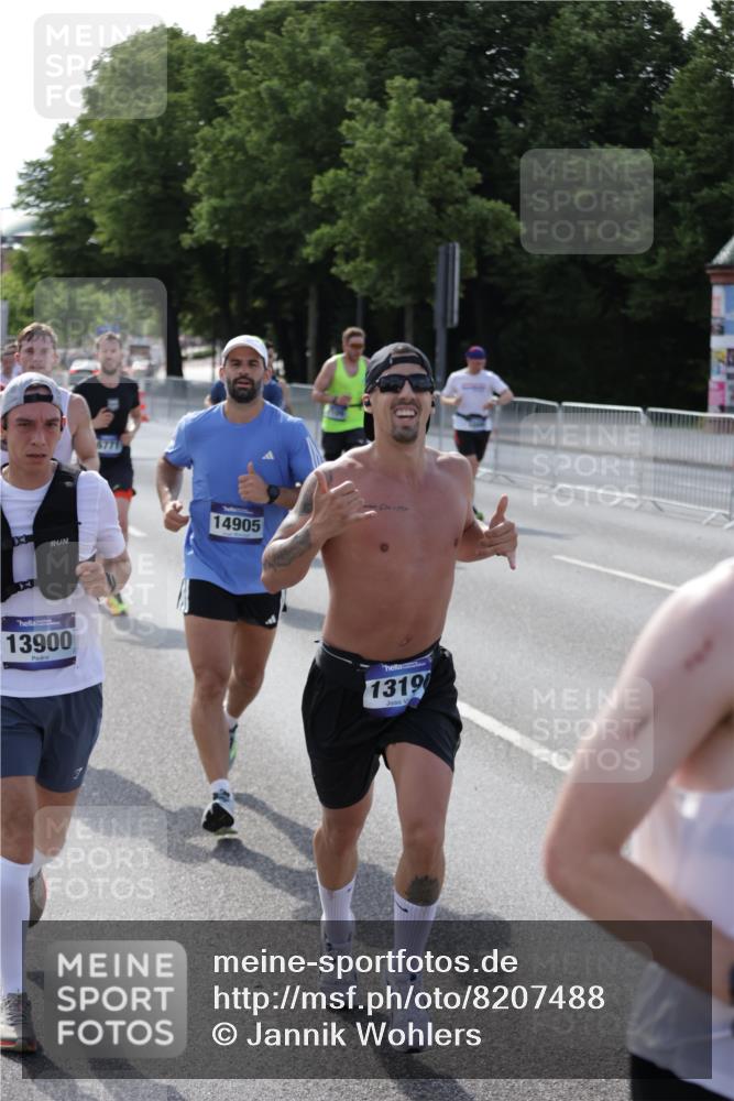 29.06.2025 - hella hamburg halbmarathon Jannik Wohlers http://msf.ph/oto/8207488 29.06.2025 09:48:46 Lombardsbrücke 1571, 1600, 1603, 2044, 2707, 2797, 3116, 5050, 5889, 6037, 6047, 6149, 6771, 7109, 7310, 7743, 7981, 8358, 9640, 10369, 10451, 10877, 11106, 11177, 11423, 11447, 11952, 12088, 12091, 12168, 12739, 13064, 13158, 13190, 13755, 13900, 14075, 14311, 14603, 14905, 15178, 16280, 16400, 17097, 17489, 17723, 17792, 17916, 18062, 19004 meine-sportfotos.de