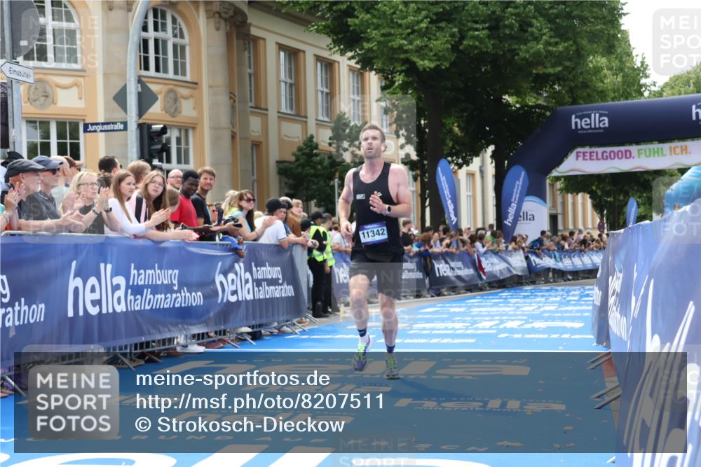 29.06.2025 - hella hamburg halbmarathon Strokosch-Dieckow http://msf.ph/oto/8207511 29.06.2025 10:18:57 Ziel 6380, 11342 meine-sportfotos.de