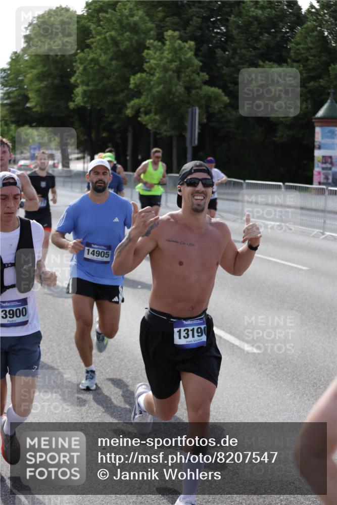 29.06.2025 - hella hamburg halbmarathon Jannik Wohlers http://msf.ph/oto/8207547 29.06.2025 09:48:46 Lombardsbrücke 1571, 1600, 1603, 2044, 2707, 2797, 3116, 5050, 5889, 6037, 6047, 6149, 6771, 7109, 7310, 7743, 7981, 8358, 9640, 10369, 10451, 10877, 11106, 11177, 11423, 11447, 11952, 12088, 12091, 12168, 12739, 13064, 13158, 13190, 13755, 13900, 14075, 14311, 14603, 14905, 15178, 16280, 16400, 17097, 17489, 17723, 17792, 17916, 18062, 19004 meine-sportfotos.de