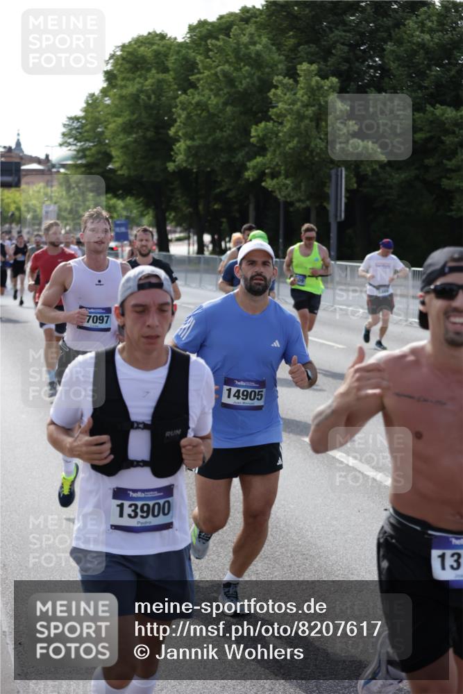 29.06.2025 - hella hamburg halbmarathon Jannik Wohlers http://msf.ph/oto/8207617 29.06.2025 09:48:46 Lombardsbrücke 1571, 1600, 1603, 2044, 2707, 2797, 3116, 5050, 5889, 6037, 6047, 6149, 6771, 7109, 7310, 7743, 7981, 8358, 9640, 10369, 10451, 10877, 11106, 11177, 11423, 11447, 11952, 12088, 12091, 12168, 12739, 13064, 13158, 13190, 13755, 13900, 14075, 14311, 14603, 14905, 15178, 16280, 16400, 17097, 17489, 17723, 17792, 17916, 18062, 19004 meine-sportfotos.de
